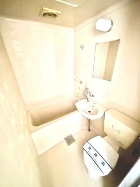 広々としたバストイレ★