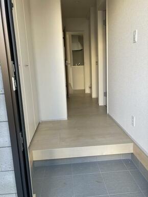 家の外と中をつなぐ要所だからすっきり心地よく整えたい（2号棟）
