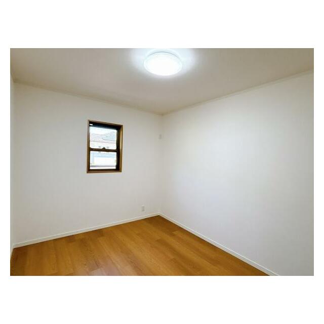 二階東側の納戸の様子です