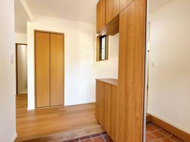 収納に優れた玄関の様子です