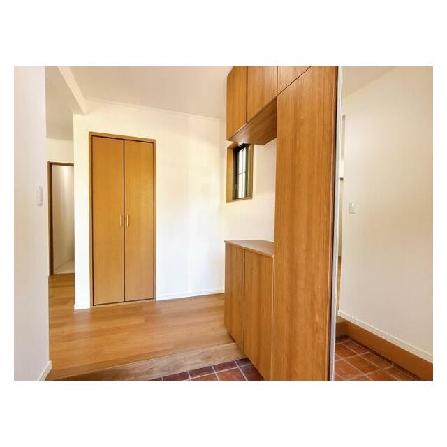 収納に優れた玄関の様子です