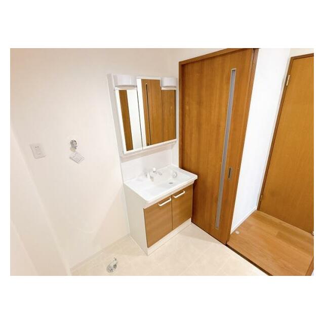 洗面所の横に洗濯機を設置できます