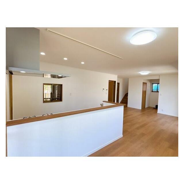 ダイニングとカウンターキッチンの様子です