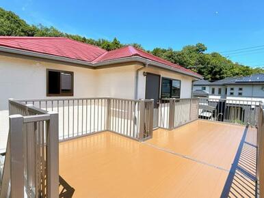 ウッドデッキの二階部分の様子です