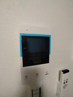 来訪者を確認できるモニターホンです♪