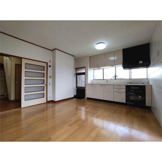 リビングは日当たり良好の二面採光です