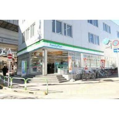 ファミリーマート王子駅南口店