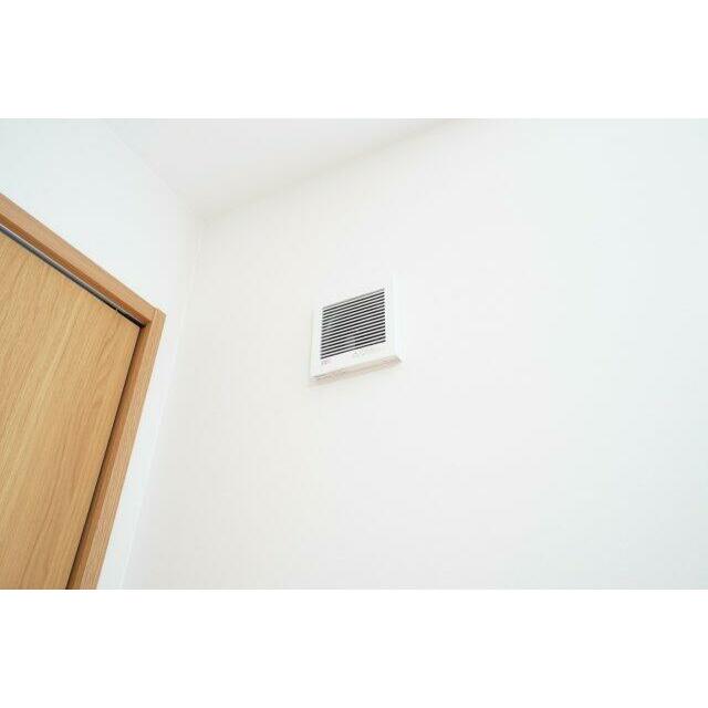 においの気になるトイレスペースには換気扇を設置！