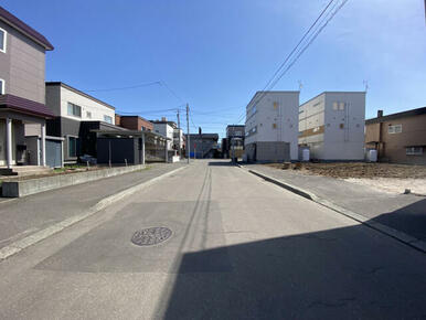 前面道路（11.0m）