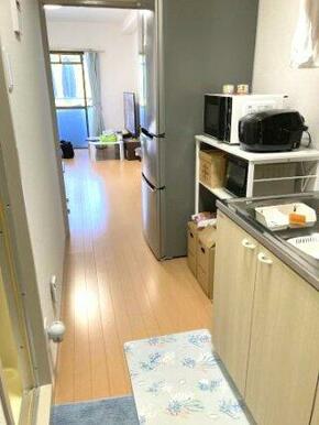 自分らしく落ち着ける、清潔感あふれる居室。ベッドやソファを配置して、一番リラックスできる配置を考え