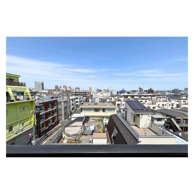 5階角部屋ならではの開放感があり、眺望も良好です。