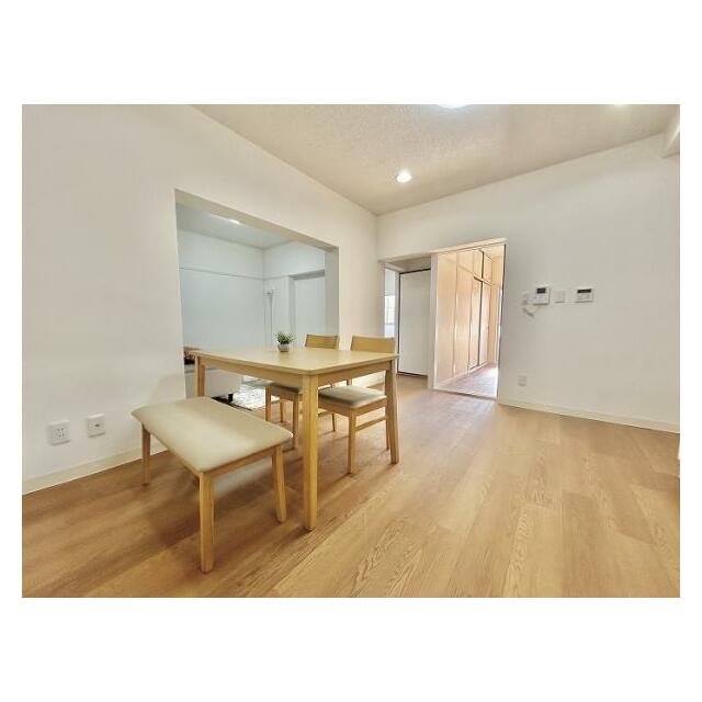 「LDK」別角度3　※家具付きでのお引渡しとなります