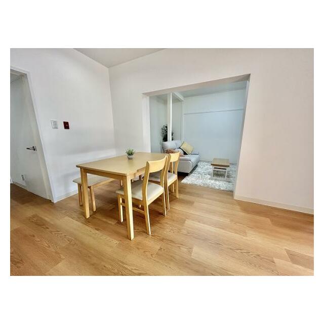 「LDK」別角度2　※家具付きでのお引渡しとなります