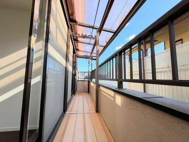 「バルコニー」南向きで日当たり良好です。