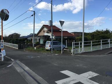 道路と物件