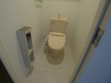 【トイレ】幅広い年齢層から支持されている今や必須アイテムの温水洗浄暖房便座♪冬場も便座が暖かくご使…