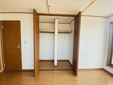 「２階北東側洋室」クローゼットがございます。（２）