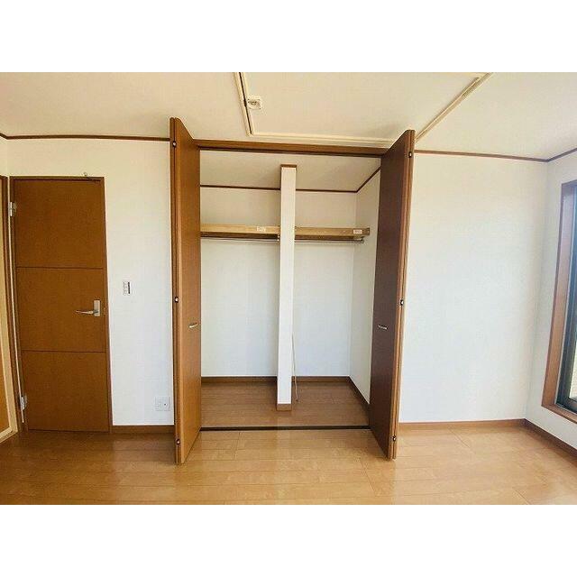 「２階北東側洋室」クローゼットがございます。（２）