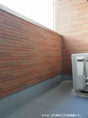 お洗濯にも便利なバルコニー付き