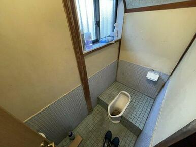 現在の和式トイレを洋式トイレに変更することで、使いやすさと快適さが大幅に向上します。特に高齢者や子供