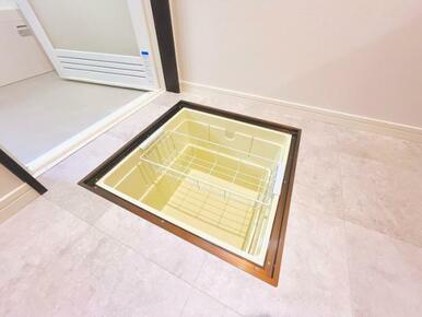 洗面脱衣所(床下収納完備)