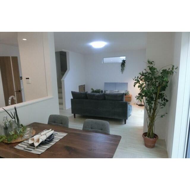 モデル家具設置済