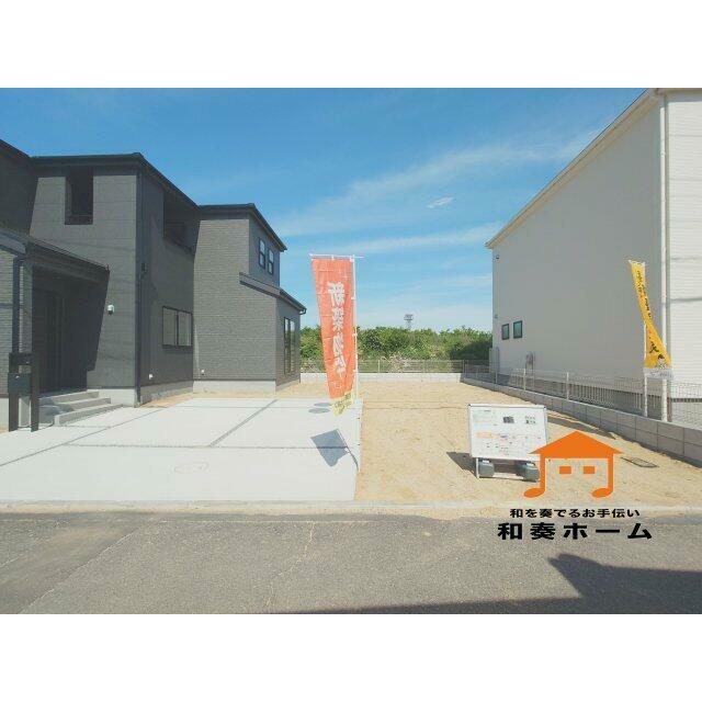 中心生活を支える駐車場スペースは３台以上で、家族それぞれの行動範囲がグッと広がります。