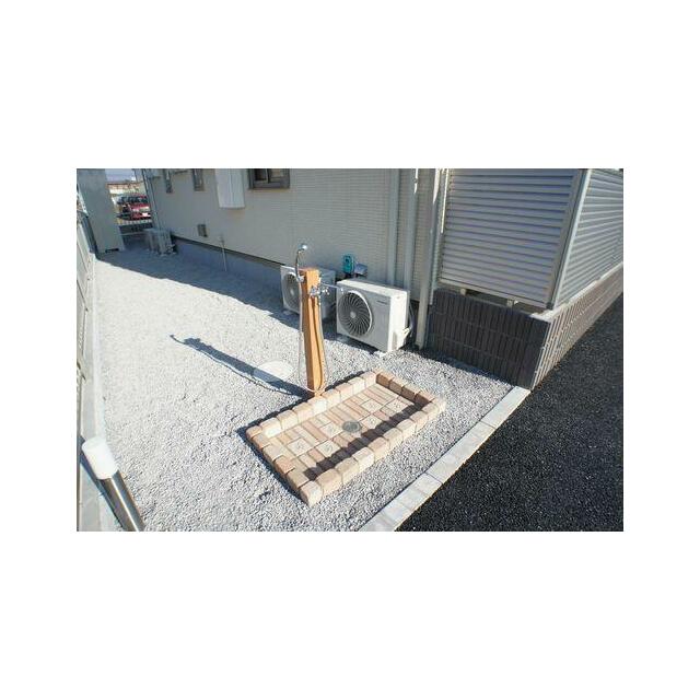 【ペット足洗い場】建物南西側に足洗い場をご用意♪お散歩帰りにご利用ください♪