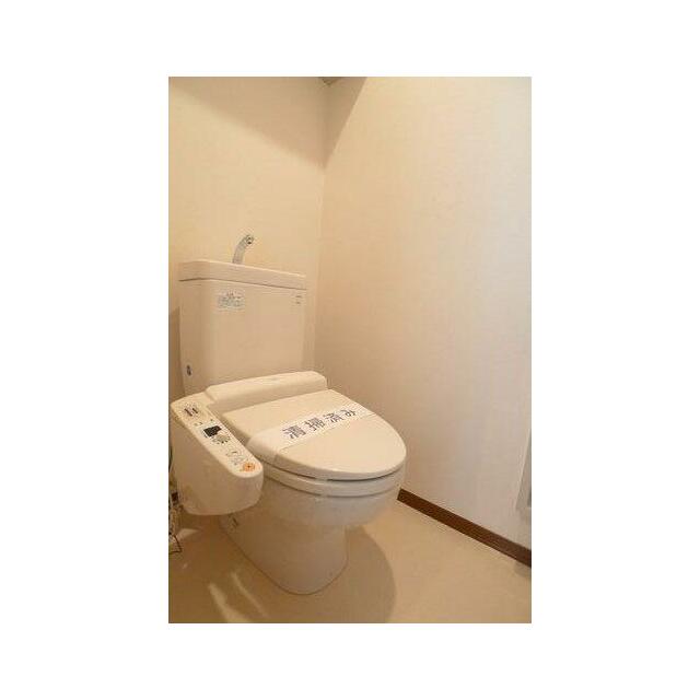 幅広い年齢層から支持されている今や必須アイテムの温水洗浄暖房便座♪冬場も便座が暖かくご使用いただけ…