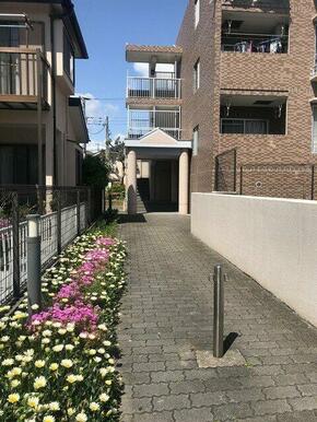 バルコニー側エントランス　※現況優先