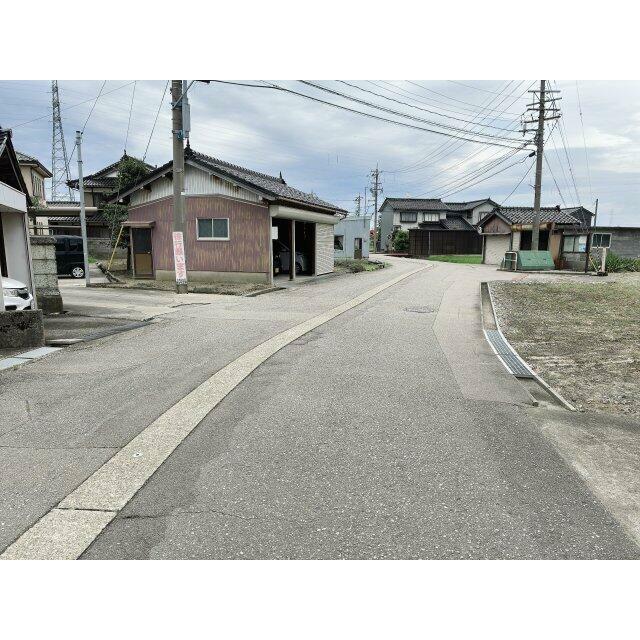 通りは融雪装置付きです