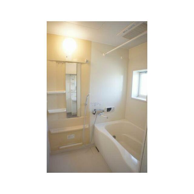 【浴室】１日の終わりは清潔感のある快適な空間で、ゆっくりと疲れを癒してください♪２４時間換気システ…