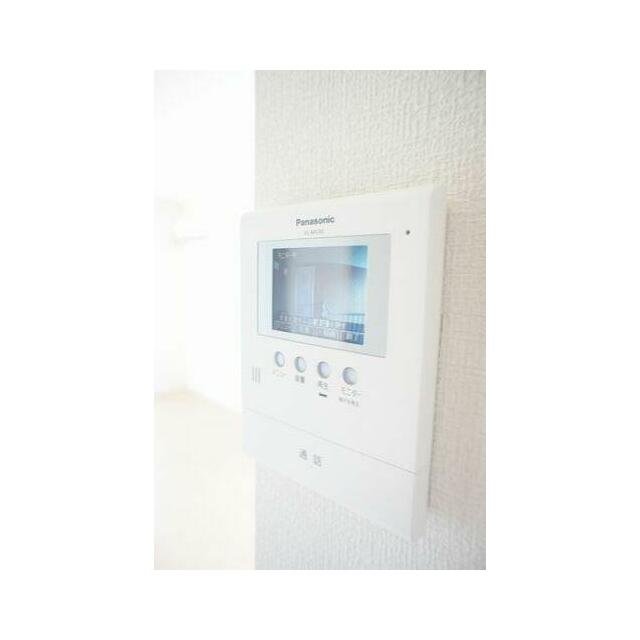 【ＴＶドアホン】お部屋にいながら来訪者の顔を見て話ができるモニター付きインターホンで防犯面も安心♪