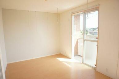 【洋室】収納や室内物干し付きの洋室です！寝室等様々な用途にご使用ください♪