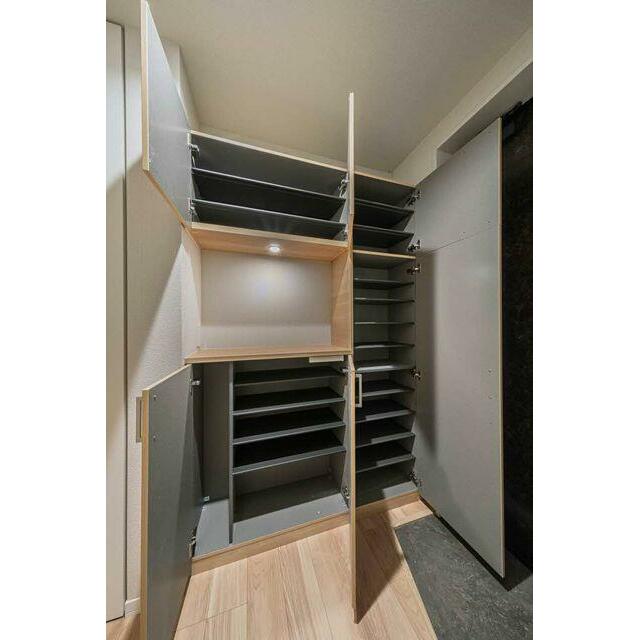 シューズボックス