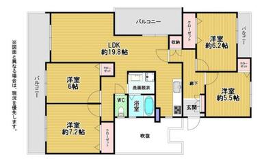 キッチンや洗面所、浴室、トイレなどの水回りが集約された効率的な家事動線です