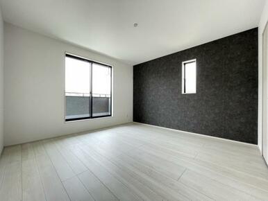 お部屋からバルコニーに出られるので洗濯物や布団などをすぐ干せ取込みも楽にできます！