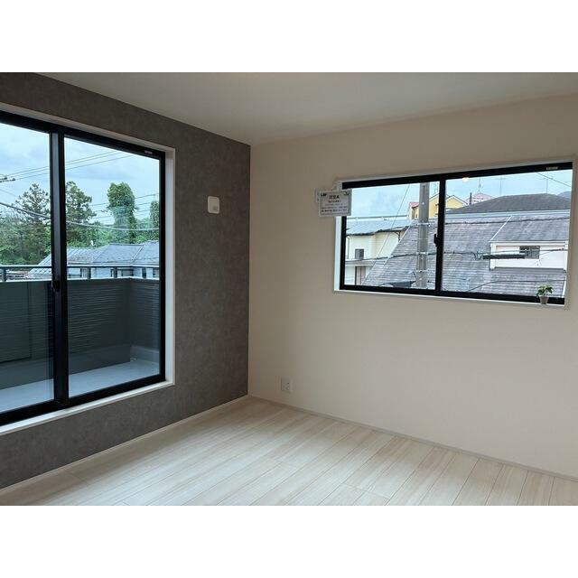 単調になりがちなお部屋の印象も面違いのクロスが格好のアクセントに（1号棟）