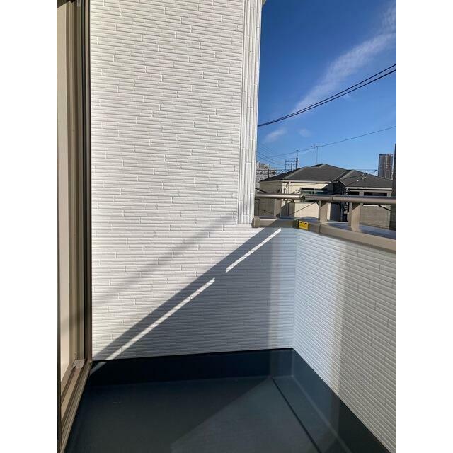 洗濯物や布団をたっぷり干せるのがうれしいバルコニー （1号棟）