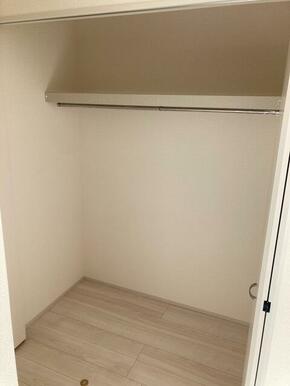 お洋服好きならコーディネートに悩むのも楽しみのひとつ（1号棟）