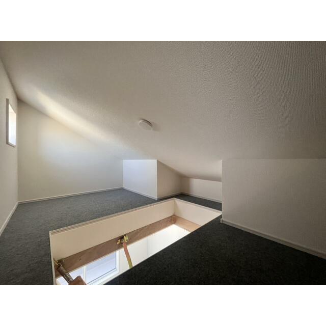 【2号棟】洋室6.0帖小屋裏収納（グルニエ）