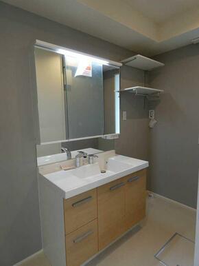 幅広タイプの洗面台です！