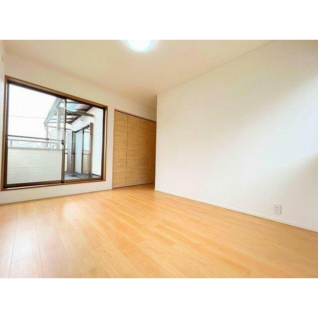 「２階北東側洋室」約６．５帖のお部屋です。