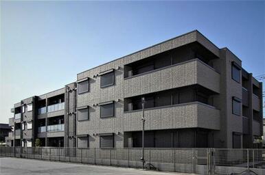 積水ハウス施工　重量鉄骨造３階建ての「シャーメゾン」です。