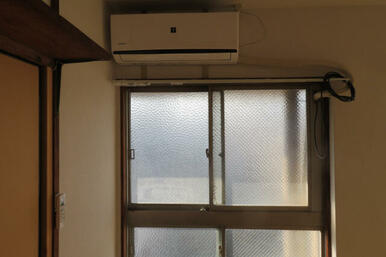 南側和室　　エアコンはサービス品に付き、費用負担は全て借主負担