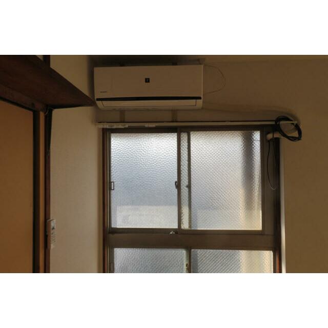 南側和室　　エアコンはサービス品に付き、費用負担は全て借主負担