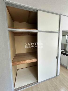 奥行のある収納付です！増えがちな荷物をもスッキリ収納できます☆
