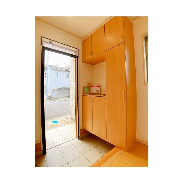 玄関　収納たっぷりなシューズボックス付きです