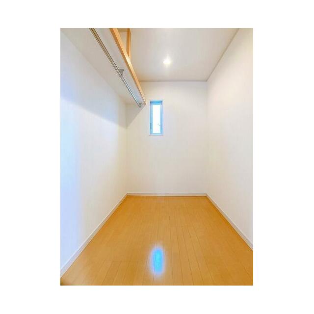 納戸　大き目のお荷物も収納できて便利ですね