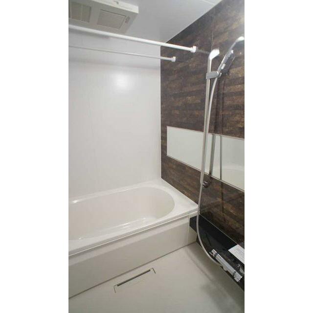 浴室はアクセントパネルを採用しております